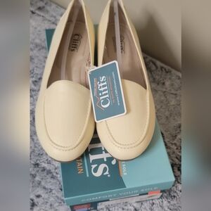 CLIFFS BY WHITE MOUNTAIN Women's Gracefully Tailored Loafer Flat